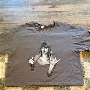 Graphic Print Crop Top - Gray